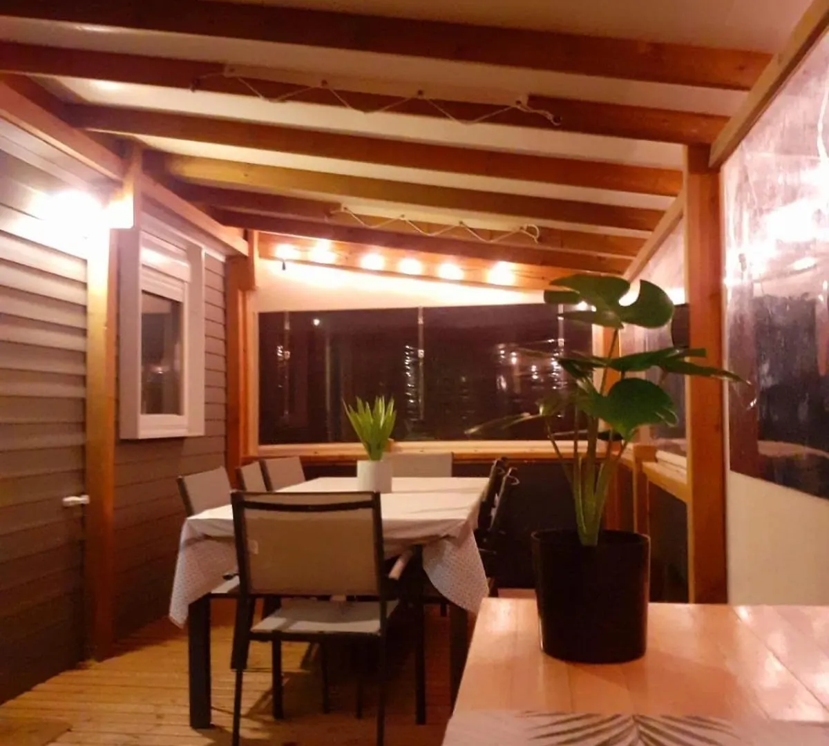 Mobil-Home, 6 Pers, 3 Ch, 2 Sdb, Oasis Village 5 Etoiles Puget-sur Argens 0*,