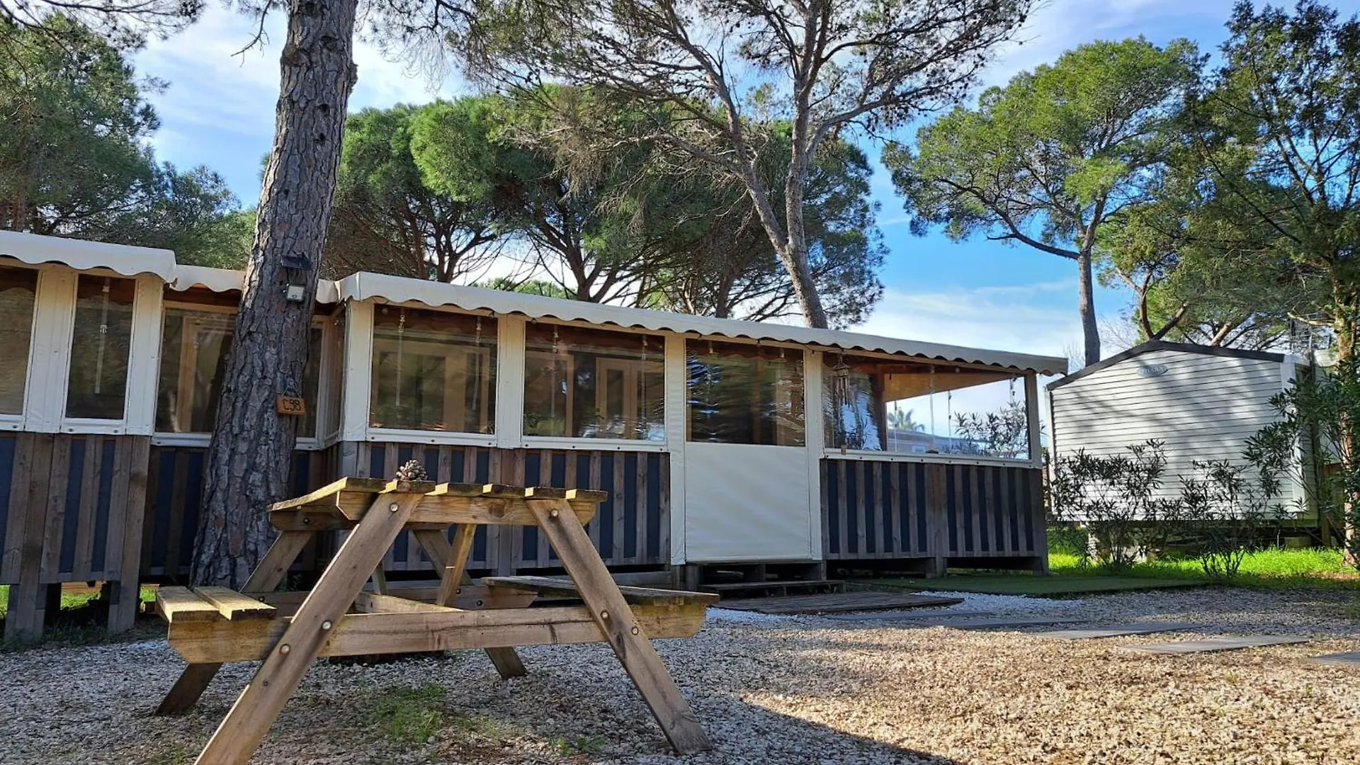 Mobil-Home, 6 Pers, 3 Ch, 2 Sdb, Oasis Village 5 Etoiles Puget-sur Argens 0*,  France